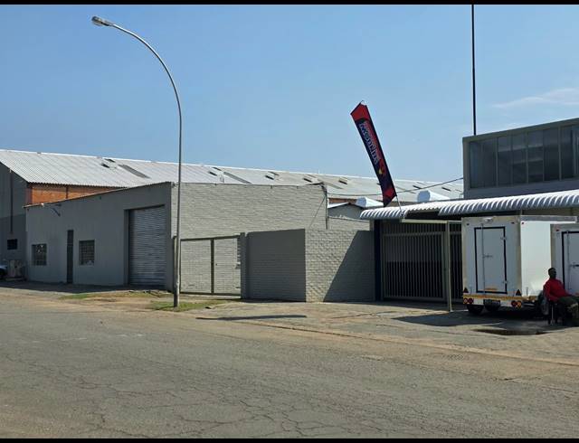 370M² WAREHOUSE TO LET IN OOS EINDE